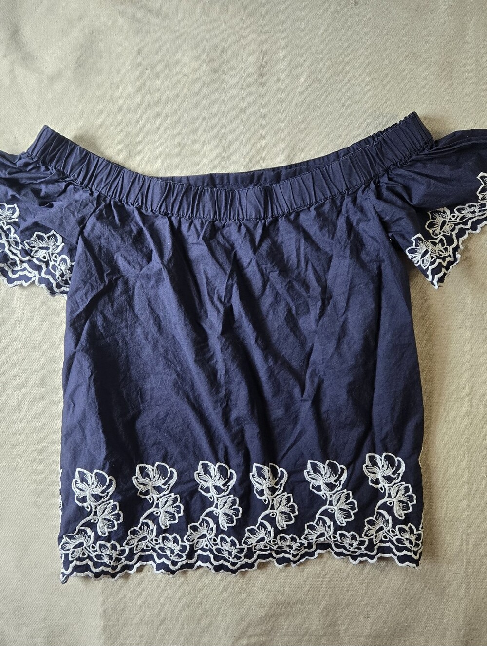 Draper James Navy Off-Shoulder Cotton Top with White Floral Embroidery Sz M
